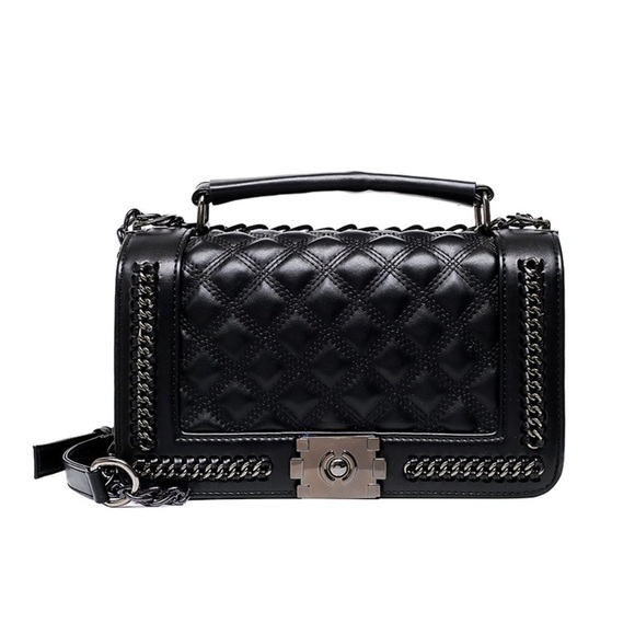 Feature Me - Picture 3 of 3